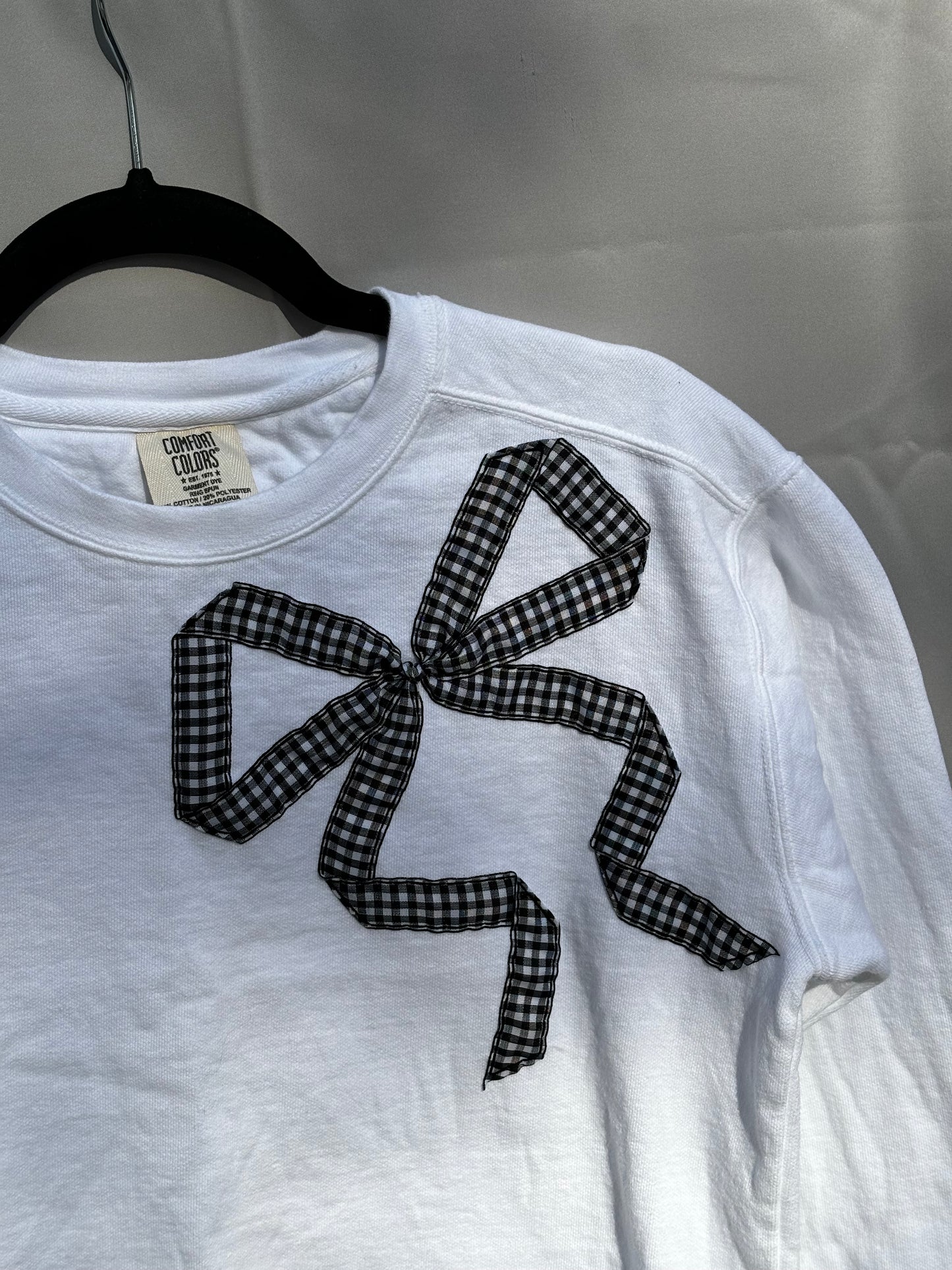 black + white bow pullover | white adult small