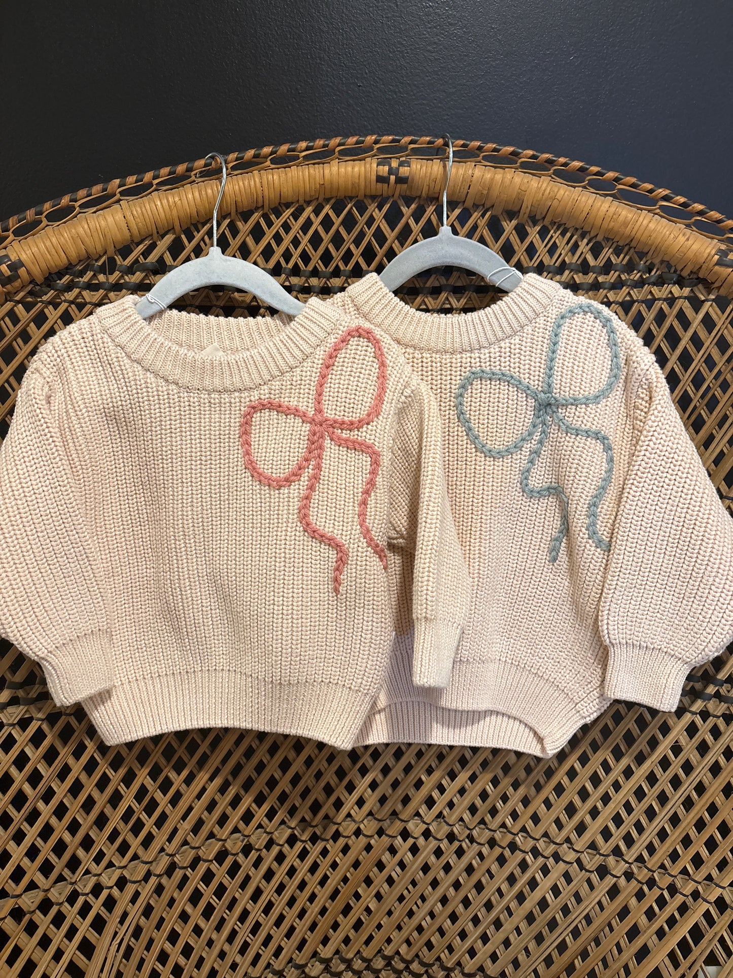embroidered bow knit sweater | ivory